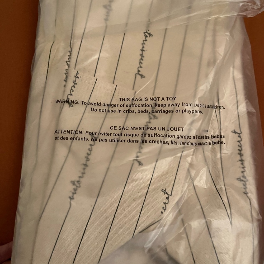 FREE🆕🆓 VICTORIAS SECRET tote bag - NEW w/ tags! 🆓 w/ $75+ purchase NWT - Picture 5 of 5